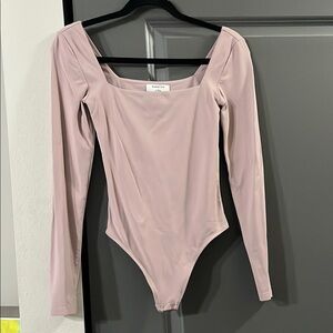 Babaton Aritzia Blush Long Sleeve Bodysuit